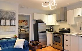 Ottawa Downtown Executive Apartment Retreat With Private Balcony Near Bank Street - Sleep Max 2